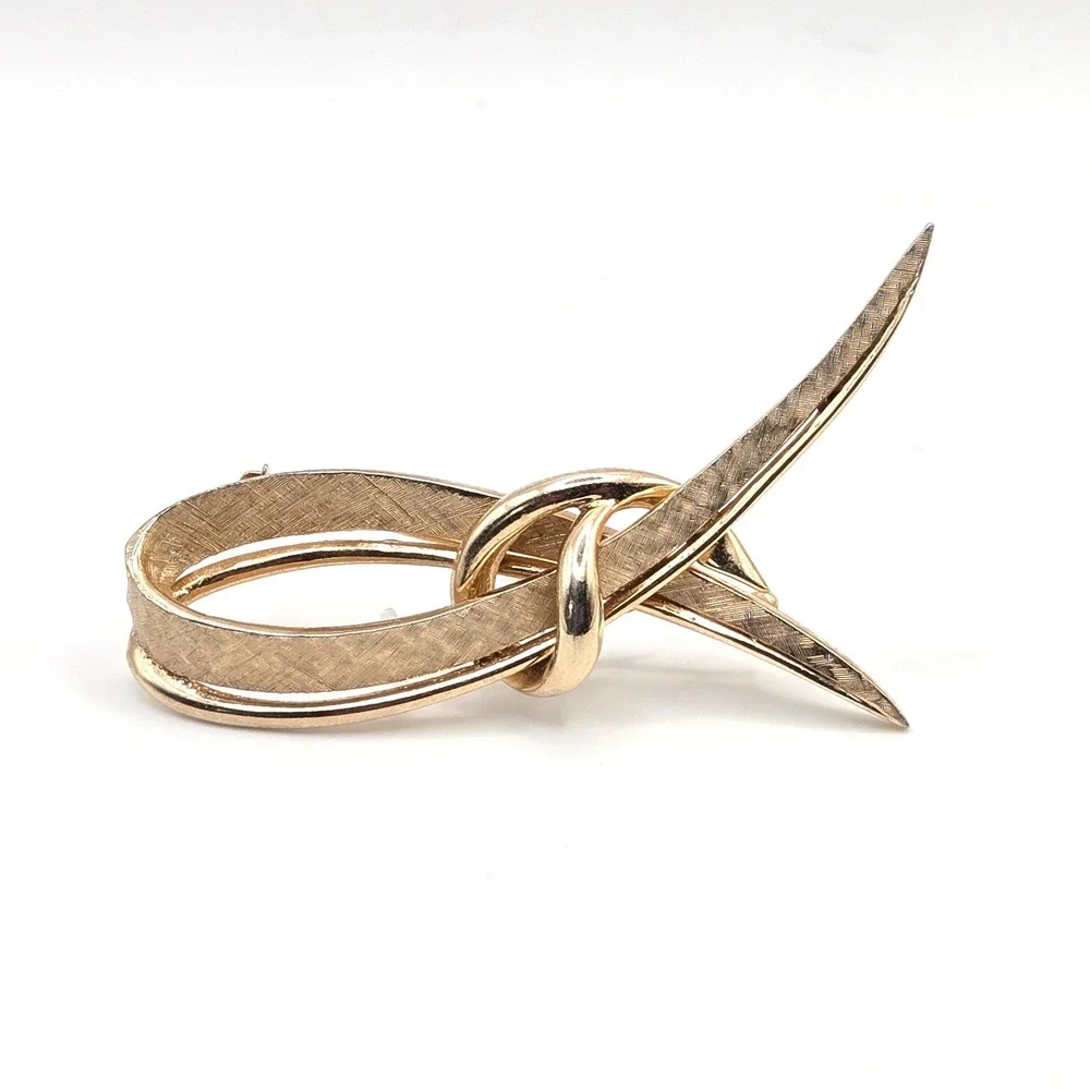 Marcel Boucher Signed Vintage Gold Tone Textured Ribbon Loop Knot Brooch‎ Pin